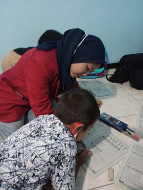 JatiPmm's tweet photo. Pada Hari ke-10 merupakan proses bimbingan belajar ppkn yang dihadiri oleh 18 siswa SDN GUNUNGJATI 3. @RZLf4ris 
#pmm #UMM #dppmumm #pmmgunungjati #pengabdianmasyarakat #universitasmuhammadiyahmalang #FIKESUMM https://t.co/F55YzXoQCh