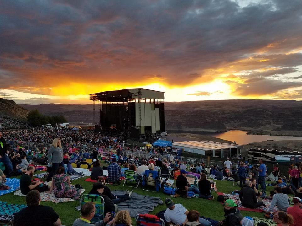 Carissa_Lynne's tweet image. one of my favorite shots that I’ve snapped of heaven’s amphitheater, since it is gorge N1 after all!! @DMBGorgeCrew #DMBDriveIn