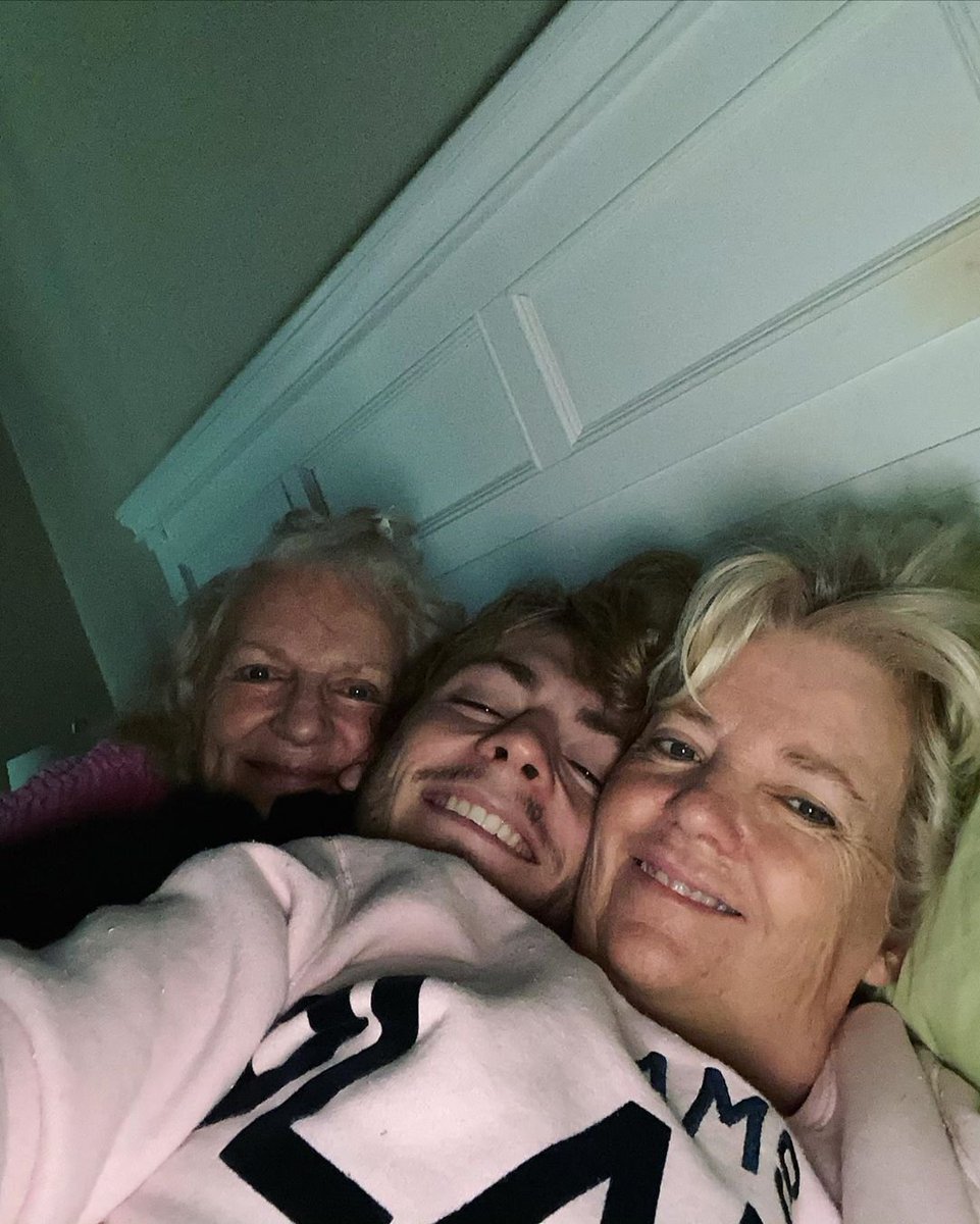 RossLPortugal's tweet image. Stormie via Instagram.