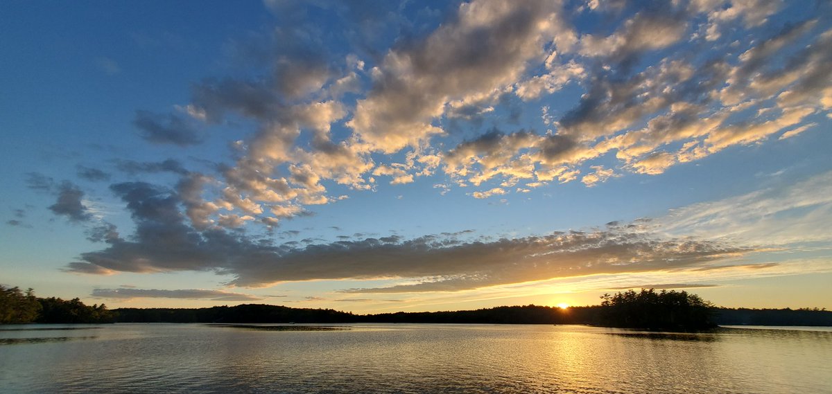 don_e_lyons's tweet photo. Evening on Pemaquid Pond. #inMaine https://t.co/bvT7B53cd5