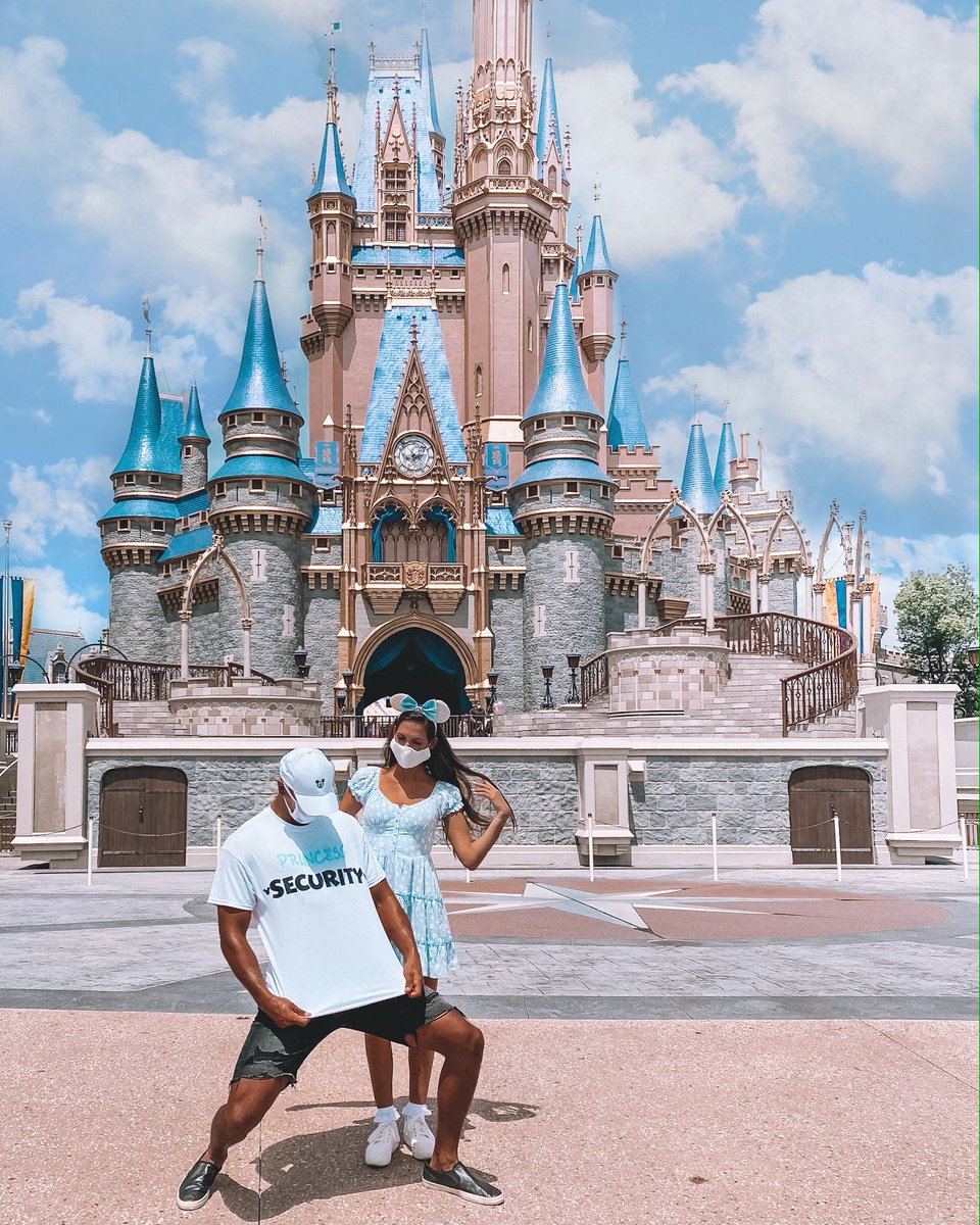 JNEU_88's tweet photo. Cinderella called in the BIG GUNS 💪🏽! #princesssecurity https://t.co/u4aMpatcHU