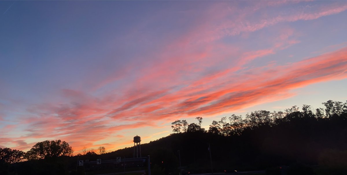 alinarivera88's tweet photo. After softball practice views and vibes #softballpractice #dedicatedtothegame #thegrindneverstops https://t.co/dtpS0l4BFB