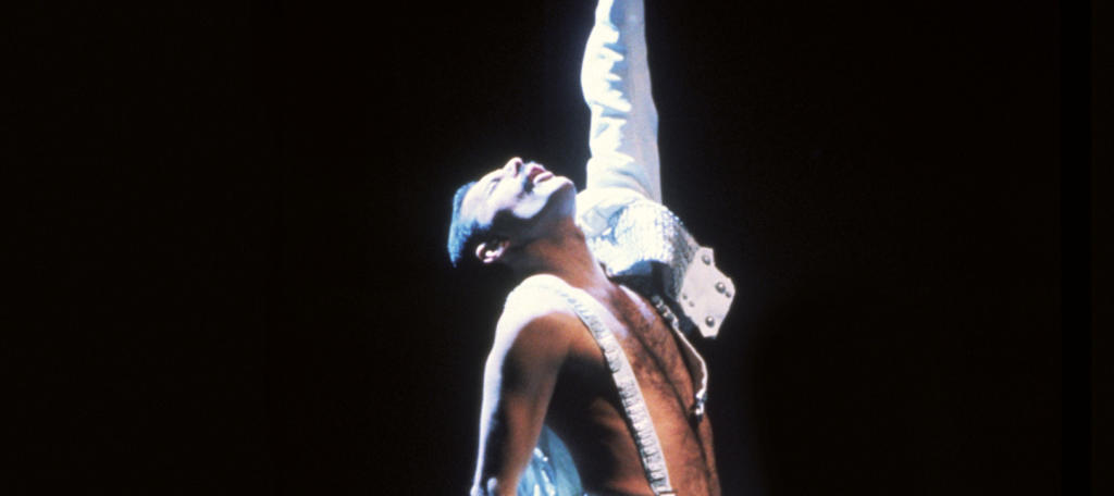 briisaah_'s tweet photo. Feliz cumpleaños su majestad, te fuiste muy pronto pero de igual manera siempre serás eterno  #HappybirthdayFreddieMercury https://t.co/zgqpm43Zvf