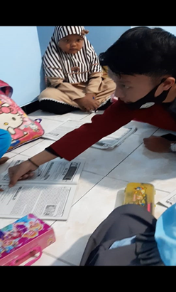 JatiPmm's tweet photo. Pada Hari ke-12 dilaksanakan proses bimbingan belajar bahasa indonesia yang dihadiri oleh 18 siswa SDN GUNUNGJATI 3 dan dilakukan bimbingan belajar dirumah. @RZLf4ris
#pmm #UMM #dppmumm #pmmgunungjati #pengabdianmasyarakat #universitasmuhammadiyahmalang #FIKESUMM https://t.co/gCnfWCoBoC