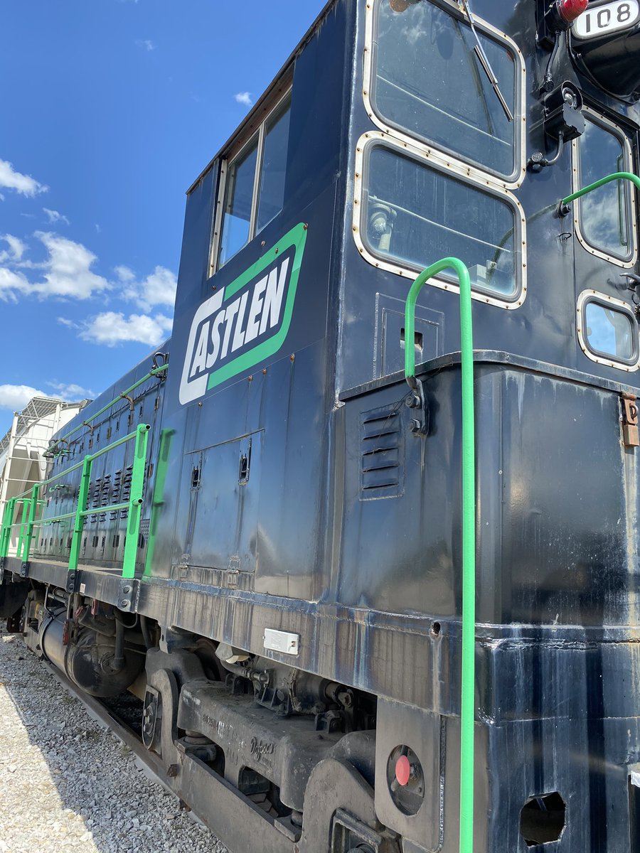 In addition to our fabrication and contracting services, Castlen Steel has a vast, all-inclusive transloading facility. We are served by CSX with authorization for 50 railcars at a time. We offer certified scales and switching that is provided by our own locomotive.