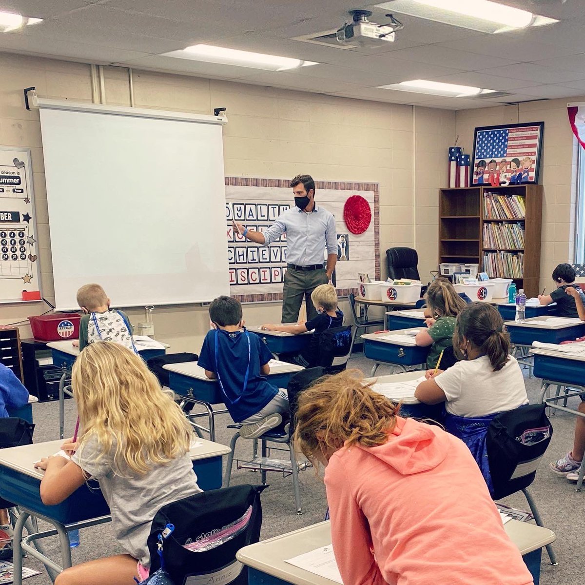 TiptonSwimCoach's tweet photo. If they can’t come to you, then you go to them. #watersafetyeducation #adaptation #classroomedition #fishoutofwater https://t.co/oEMzpj7aur