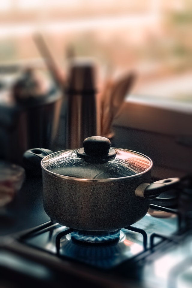 SynergyCal's tweet image. Another way to save time and energy is to cover your pots while cooking. This keeps the heat trapped, so it will take less time and energy to cook your dish.