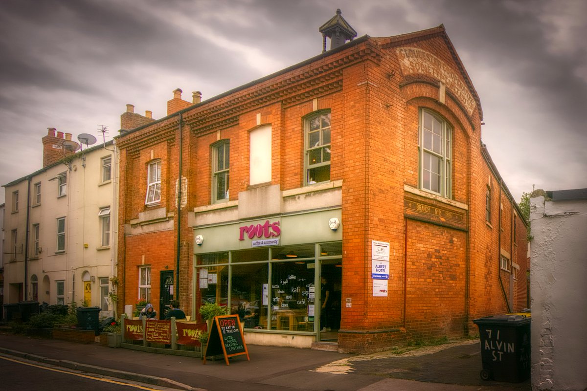 10/12 Roots Cafe (#2)Web:  https://www.rootscoffee.org.uk/ Twitter:  @Roots_coffee Facebook:  https://www.facebook.com/RootsCoffeeCommunity/(Apologies Roots if I looked a bit dodge hanging around outside with my camera this afty - was waiting for the traffic to clear)