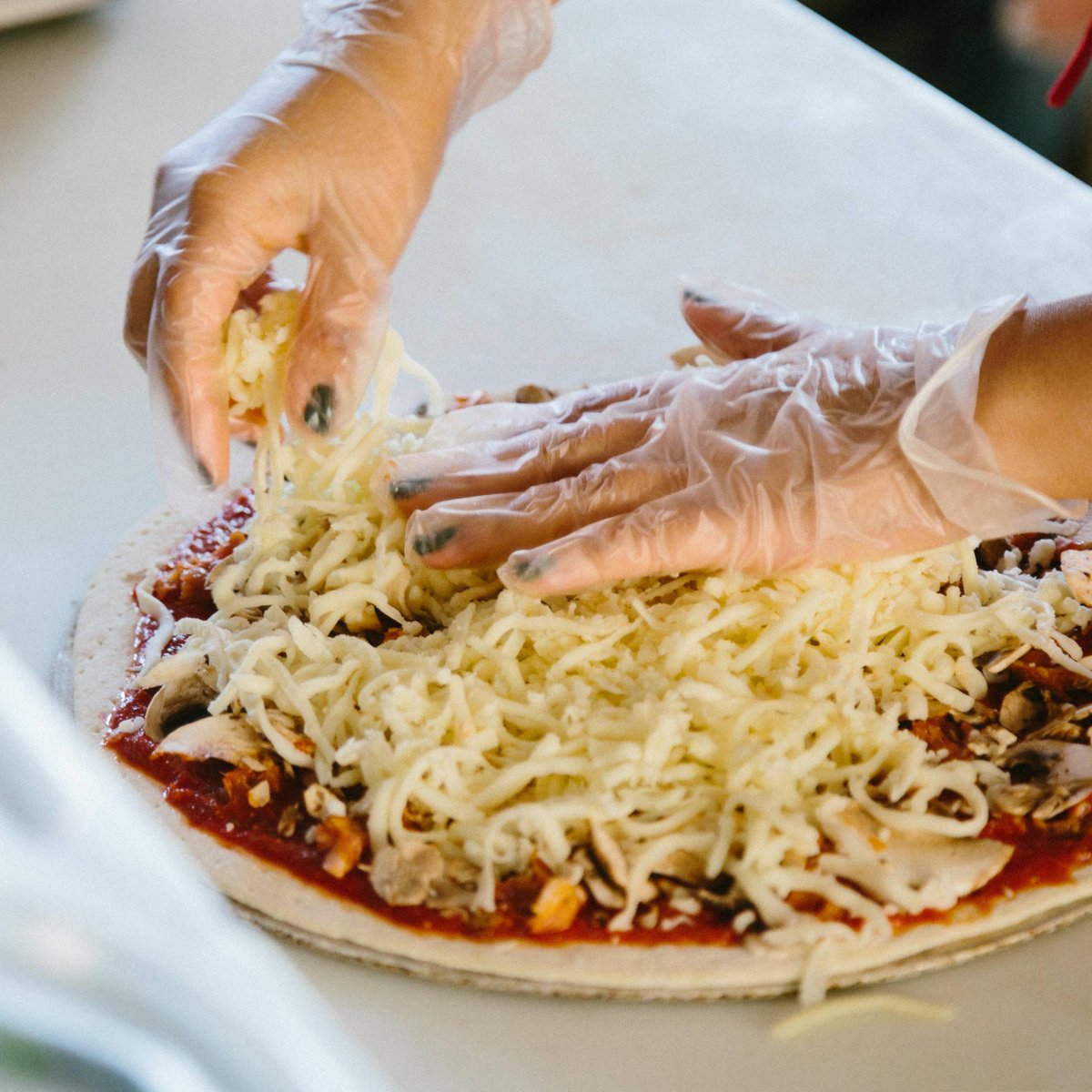 PisaPizzaCo's tweet photo. The choice for dinner tonight is easy... mention code F190 for a 16" XL cheese pizza for only $10.99!
#xlpizza #coupon #pizza #cheese #coupons #pizzanearyou #pizzalovers #friday #dinner #delivery #nocontact #contactless #countryside #pisapizzacountryside #pisapizza #lagrangeroad https://t.co/y6BnqDMVS5