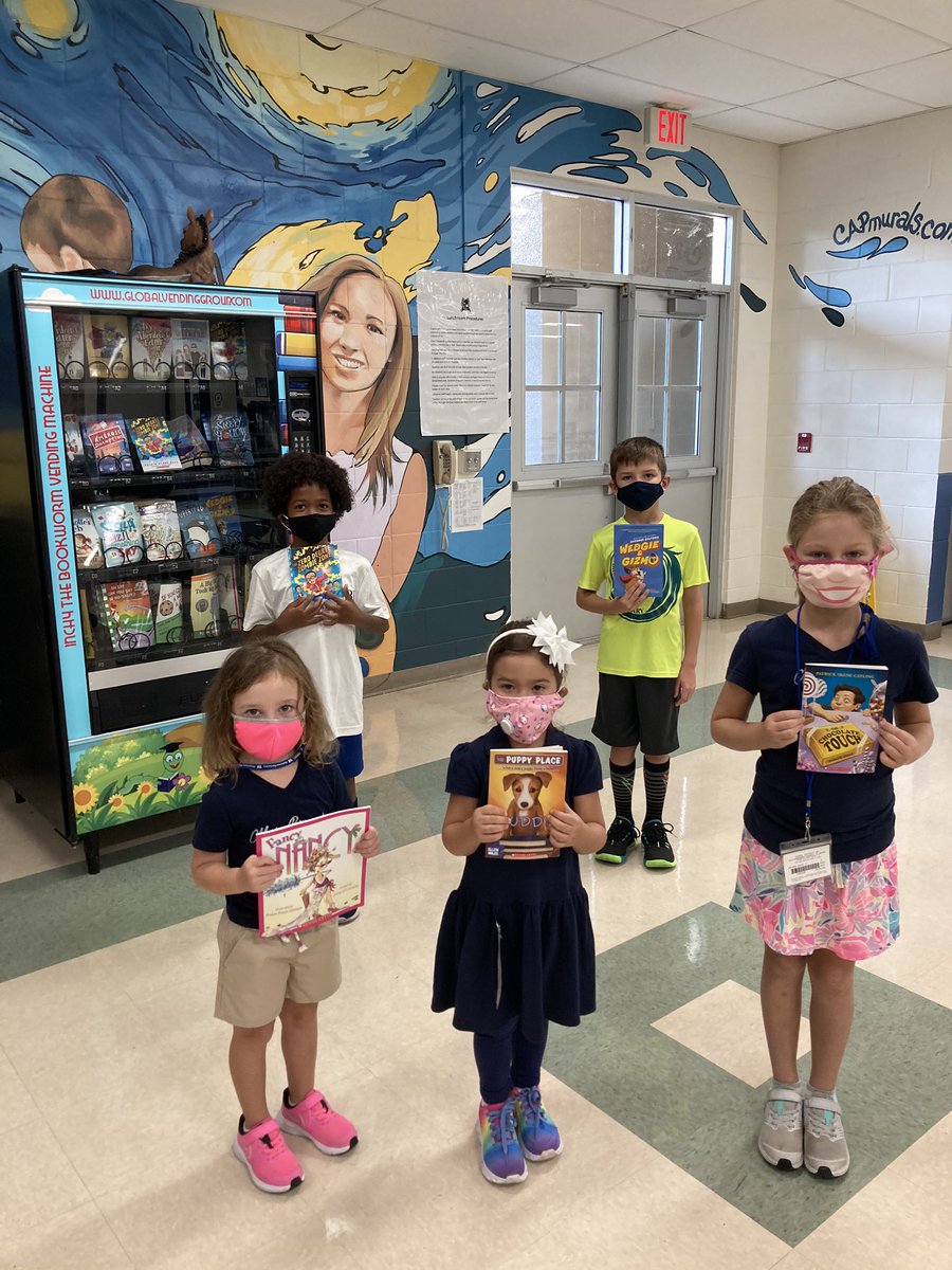 MaryBryantElem's tweet photo. These Feel Good Friday Prize Winners loved selecting their book from the Book Vending Machine this morning! #TeamBryant #allinforthewin @elisesuarez @SteveCona @HillsboroughSch https://t.co/CgodUK5BSL