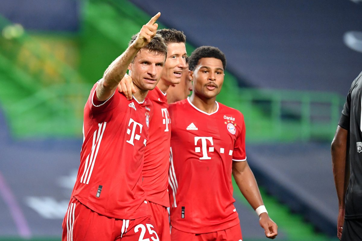 LMDFoot_'s tweet photo. Cette saison, le trio offensif du Bayern Gnabry-Müller-Lewandowski a marqué 90 buts 🔥

Lionel Messi a marqué à lui seul 91 buts en 2012 😱

Cela montre juste à quel point Messi était et est toujours irréel ! 😍❤️ https://t.co/Sdmtrwisbd