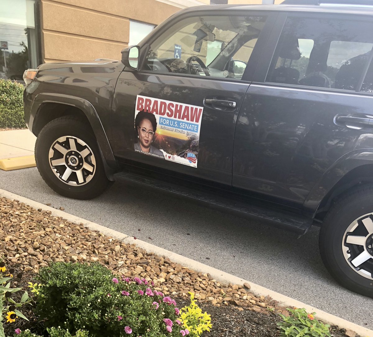 BradshawforTN's tweet photo. My mom and I are about to pull up to Congressional District 1– with @BlairWalsingham! (and t-shirts!)👏🏾🚘
#TransitionTN #WeAreTN https://t.co/jiJrv664kH