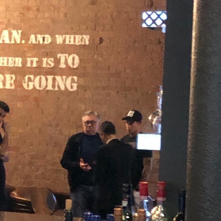 MadridSports_'s tweet photo. 📸 JAMES y ANCELOTTI, juntos de cena cena en #Liverpool celebrando su fichaje por el #Everton: https://t.co/kuEs7ZKHoh