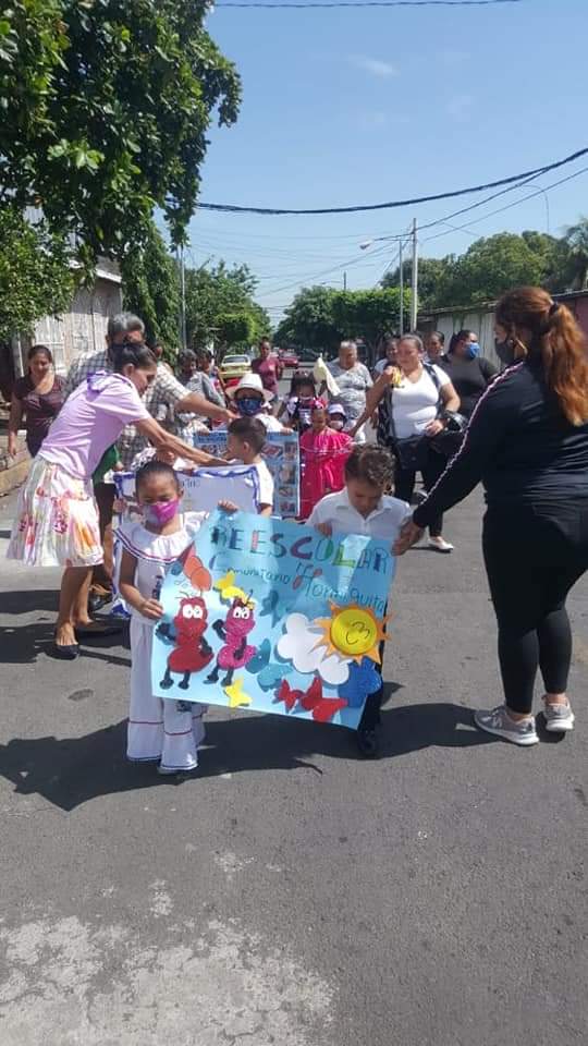 MercedeFloress's tweet photo. #OrgulloPatrio
PREESCOLAR COMUNITARIO " LA HORMIGUITA" EN EL BARRIO BOER  CELEBRAN CON ORGULLO EL MES DE LA PATRIA. https://t.co/vGhvLdJmki