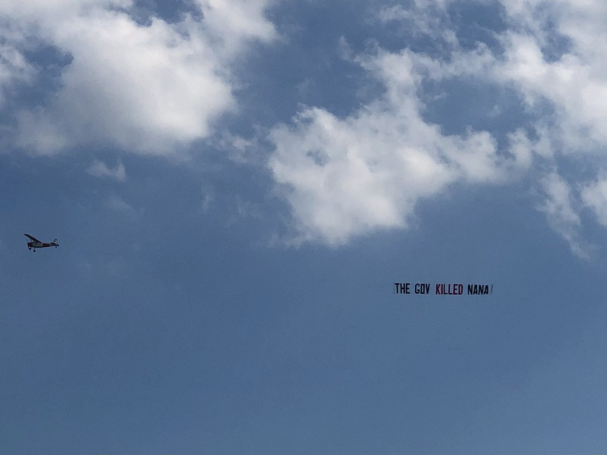 karol's tweet photo. Omg this plane just flew over Long Island beaches. https://t.co/GHBLdtZyvY