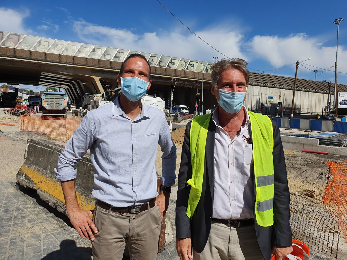 ProbstLaurent's tweet photo. Les travaux du #Tram9 entre Paris Porte de Choisy et Orly accélèrent ! Merci aux équipes d'@IDFmobilites (maître d'ouvrage), de #Transamo (MO délégué), et de @GroupeIngerop, @Groupesetec ITS, Richez Associés (maîtres d'oeuvre) pour leur énorme travail. https://t.co/Za4jJta9xh