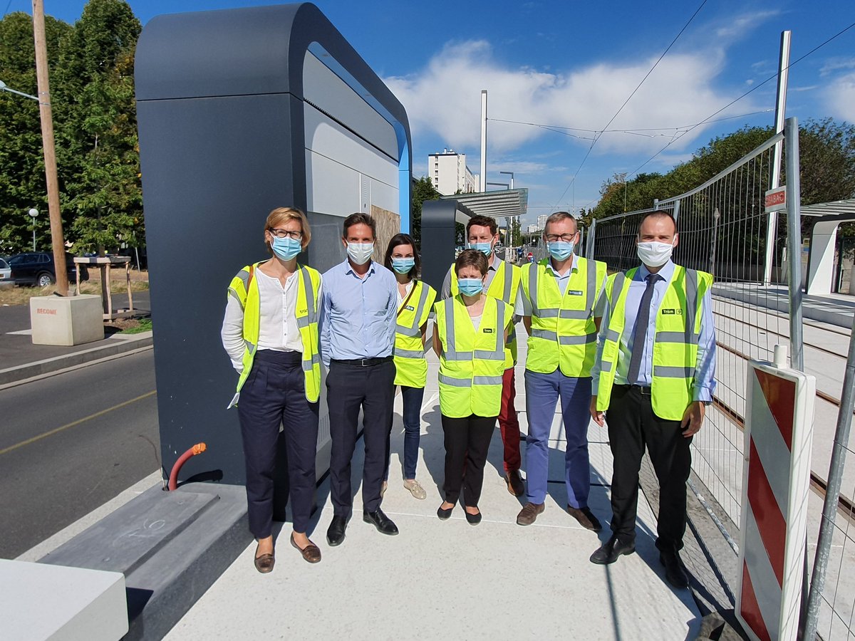ProbstLaurent's tweet photo. Les travaux du #Tram9 entre Paris Porte de Choisy et Orly accélèrent ! Merci aux équipes d'@IDFmobilites (maître d'ouvrage), de #Transamo (MO délégué), et de @GroupeIngerop, @Groupesetec ITS, Richez Associés (maîtres d'oeuvre) pour leur énorme travail. https://t.co/Za4jJta9xh
