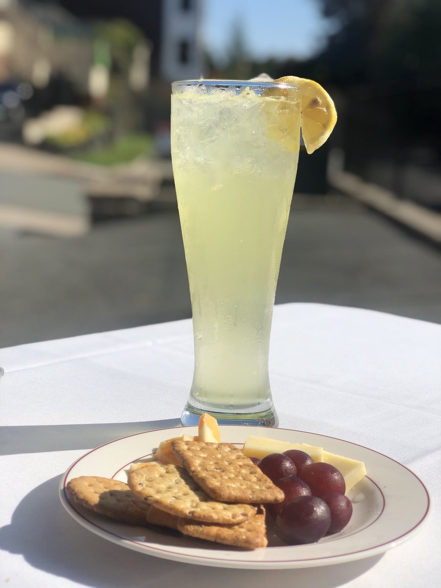 emteed's tweet photo. ⁦@unionclubsj⁩ patio vibes. https://t.co/mJf9RUbhAm