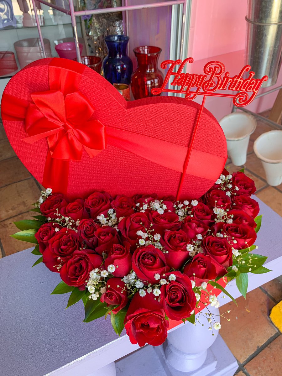 reynachabeli's tweet photo. My my aunt and uncle just opened their flower shop 🌹 please support this Oaxacan owned business 🤍 Genesis Flowers : (909)729-5001 | 1801 N Garey Ave Pomona 91767 https://t.co/rn0G9cOlC6