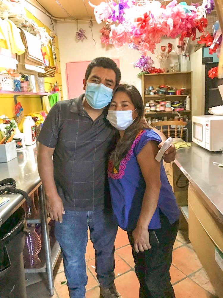 reynachabeli's tweet photo. My my aunt and uncle just opened their flower shop 🌹 please support this Oaxacan owned business 🤍 Genesis Flowers : (909)729-5001 | 1801 N Garey Ave Pomona 91767 https://t.co/rn0G9cOlC6