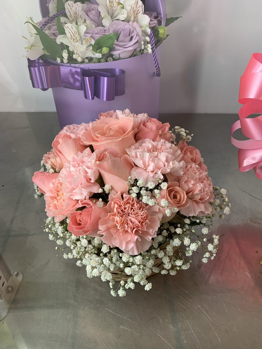 reynachabeli's tweet photo. My my aunt and uncle just opened their flower shop 🌹 please support this Oaxacan owned business 🤍 Genesis Flowers : (909)729-5001 | 1801 N Garey Ave Pomona 91767 https://t.co/rn0G9cOlC6