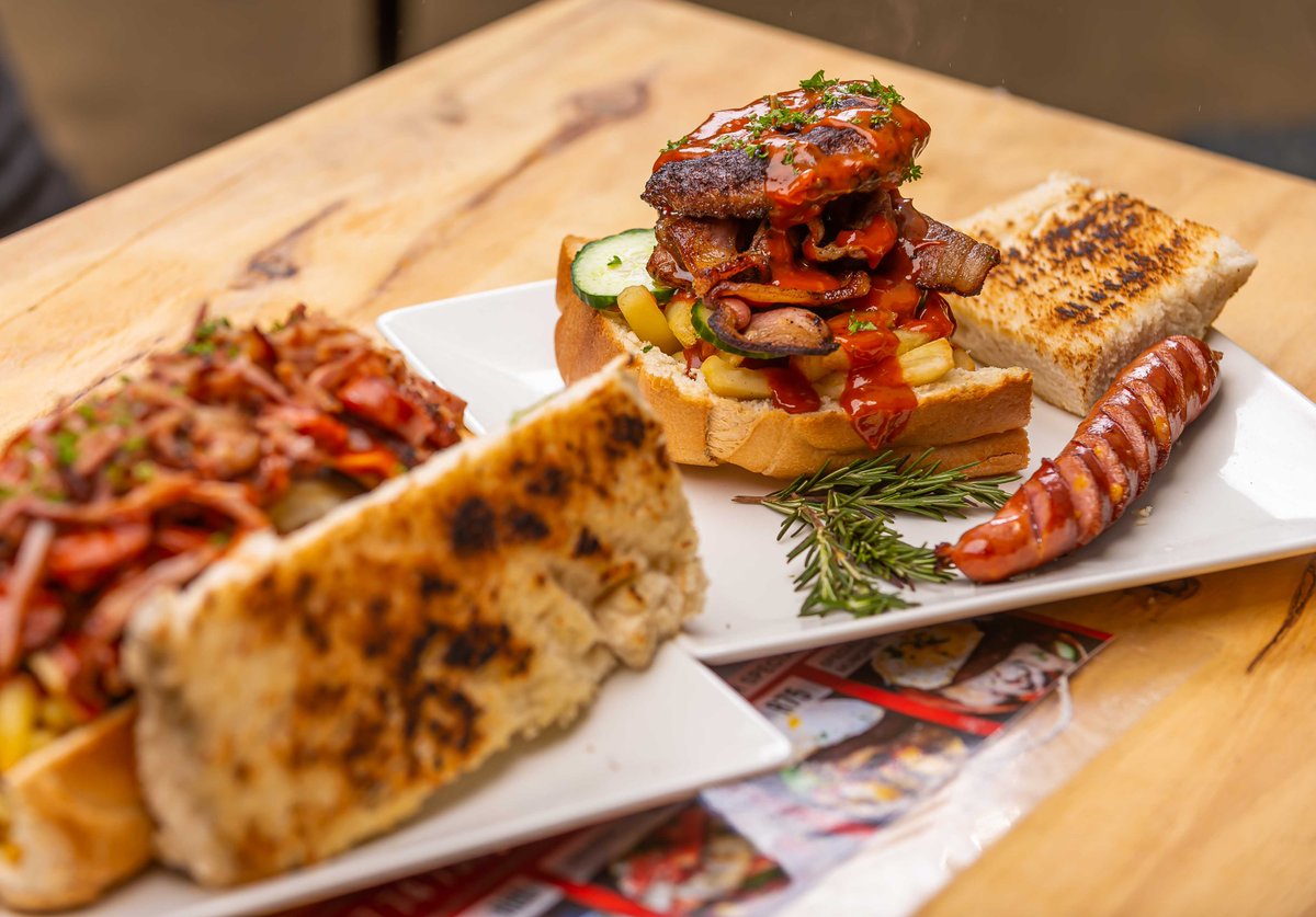 kota2_nice's tweet image. Bhut'@VusiThembekwayo still waiting for you to try one of our kotas la ePMB #Kota2Nice #kotalife @mankosip01 please retweet till he sees this... 😭😭😭😭😭😭😭