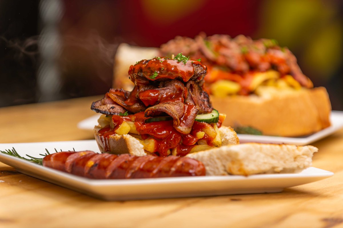 kota2_nice's tweet image. Bhut'@VusiThembekwayo still waiting for you to try one of our kotas la ePMB #Kota2Nice #kotalife @mankosip01 please retweet till he sees this... 😭😭😭😭😭😭😭