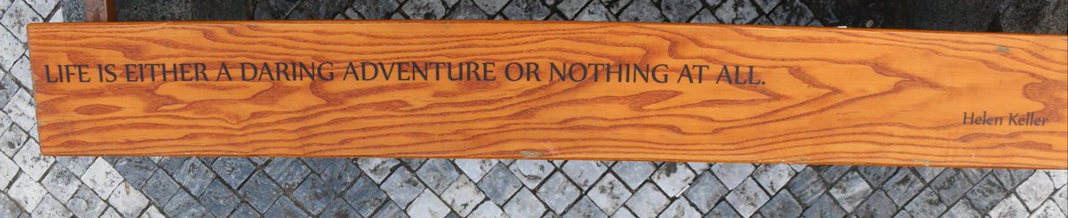 Dieser Spruch stand auf einer Bank in Prag. Den sollte man sich zu Herzen nehmen :) auf jeder Bank war ein anderer Spruch, richtig schön 🥰