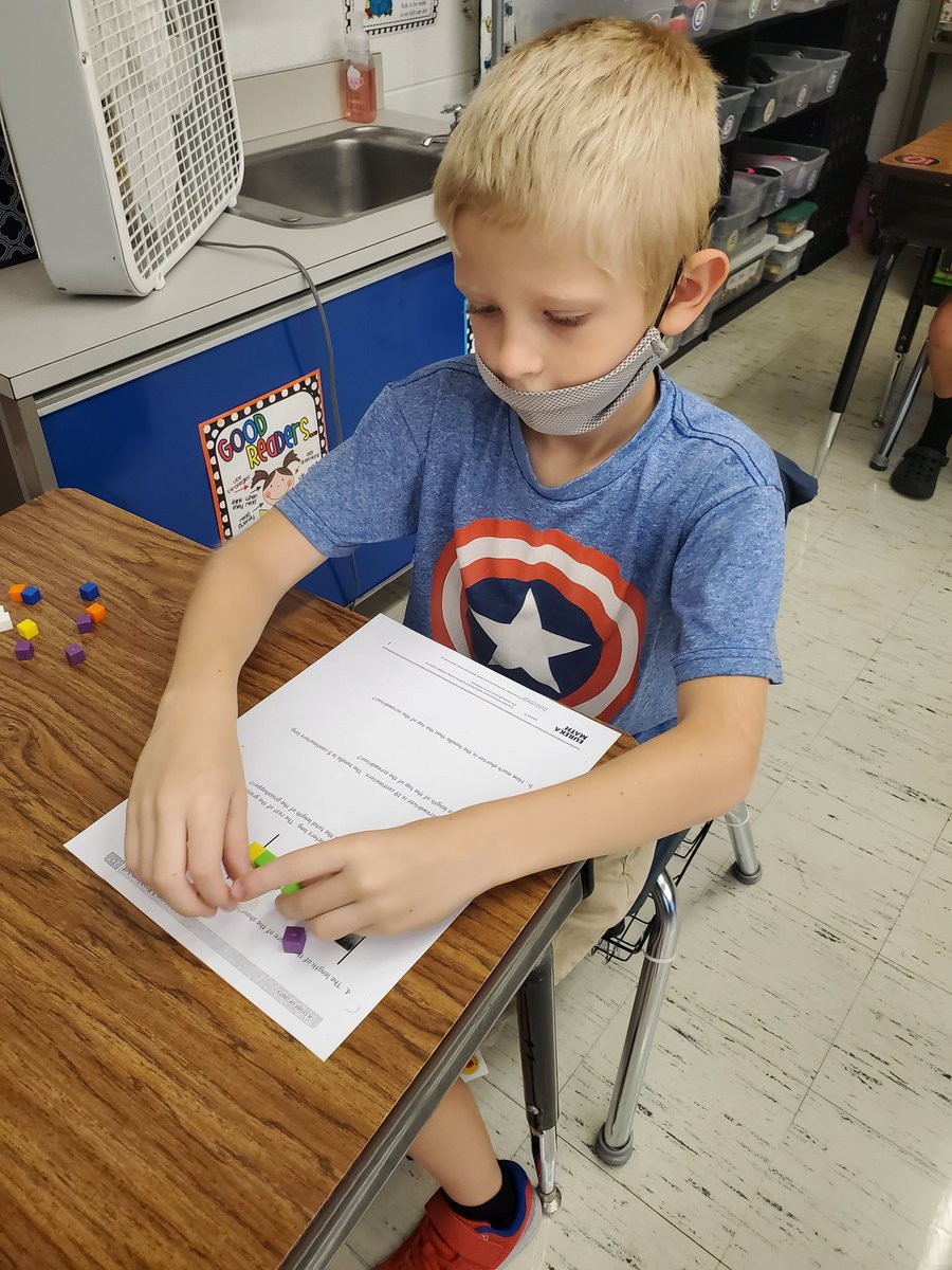 iwes2a's tweet photo. We had fun measuring with centimeter cubes today #iwesraiders #iwraiders https://t.co/BYa08r6KHn