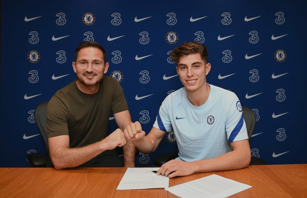 nbsulymanFC's tweet photo. Mama, we finally did it. #CFC #HiKai #WelcomeKai #KaiIsBlue https://t.co/6Lw022UXqo