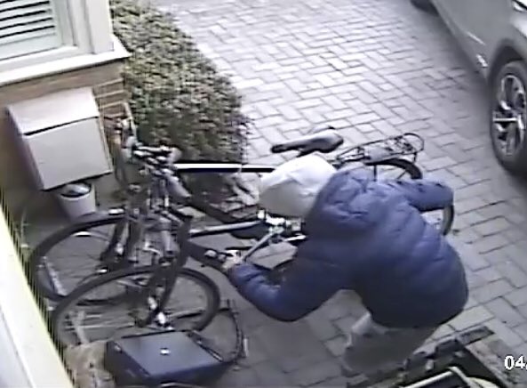 samonga1's tweet image. @RichmondCycling my bike got stolen today at 2:56 pm from Richmond park road , East Sheen by two teenagers. They have been recorded by Sam’s Chiken CCTV earlier