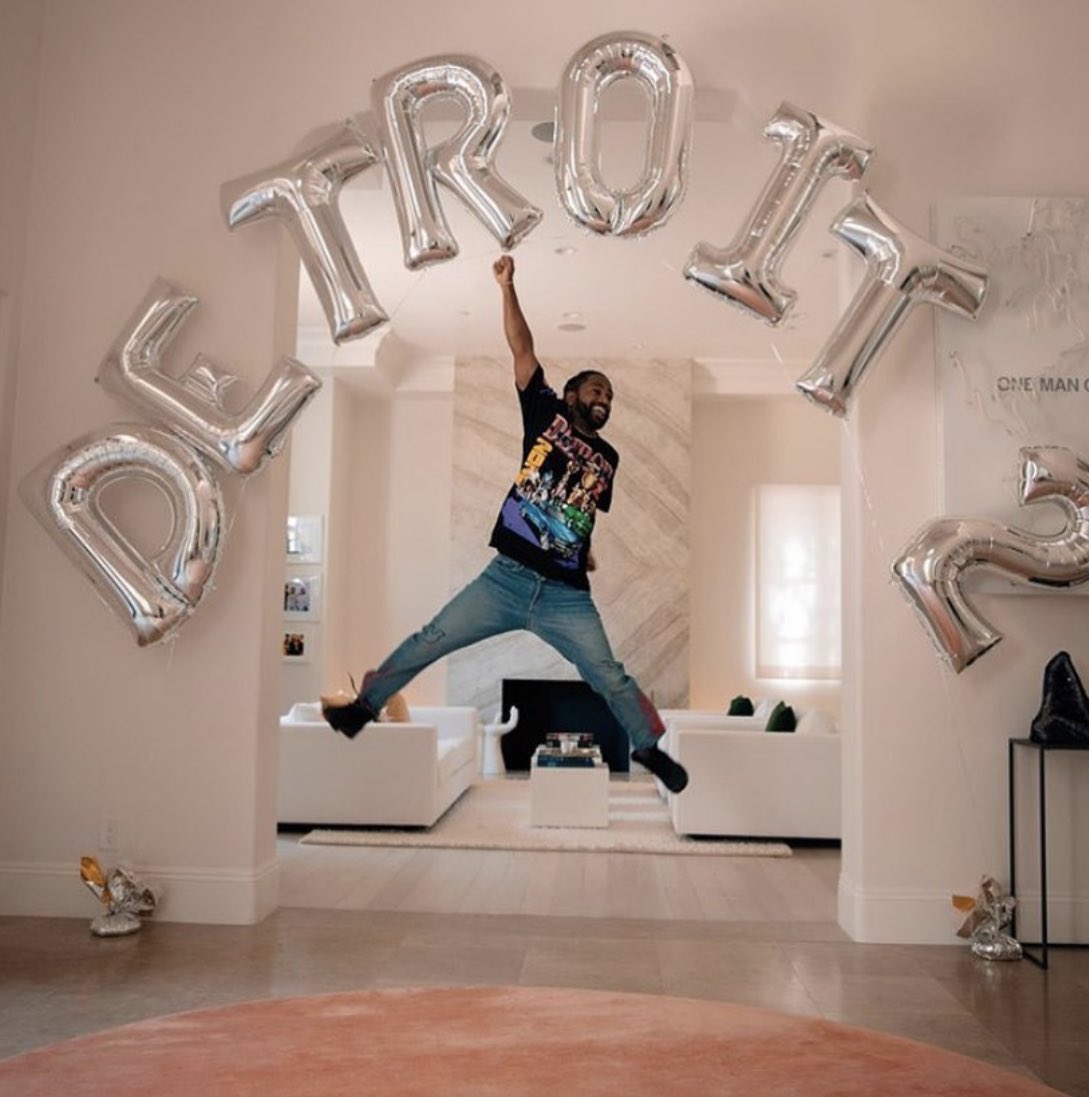 MediaLavish's tweet photo. #BigSean celebrating the release of his new Album #DETROIT2  Y’all  heard up it yet? Its Gas 🔥 or Trash 🚮 https://t.co/J9Nm2obosd
