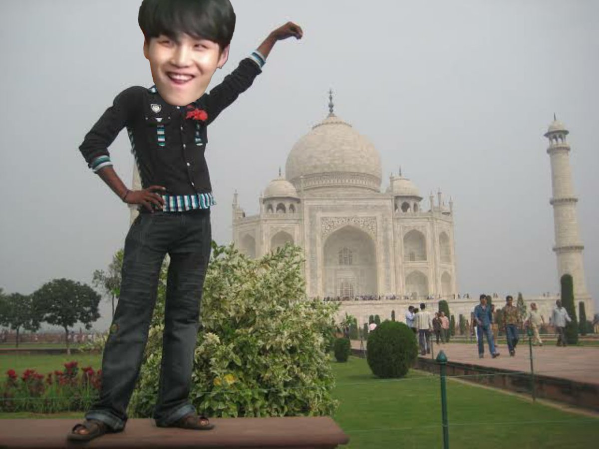 Yoongi visiting Taj Mahal 