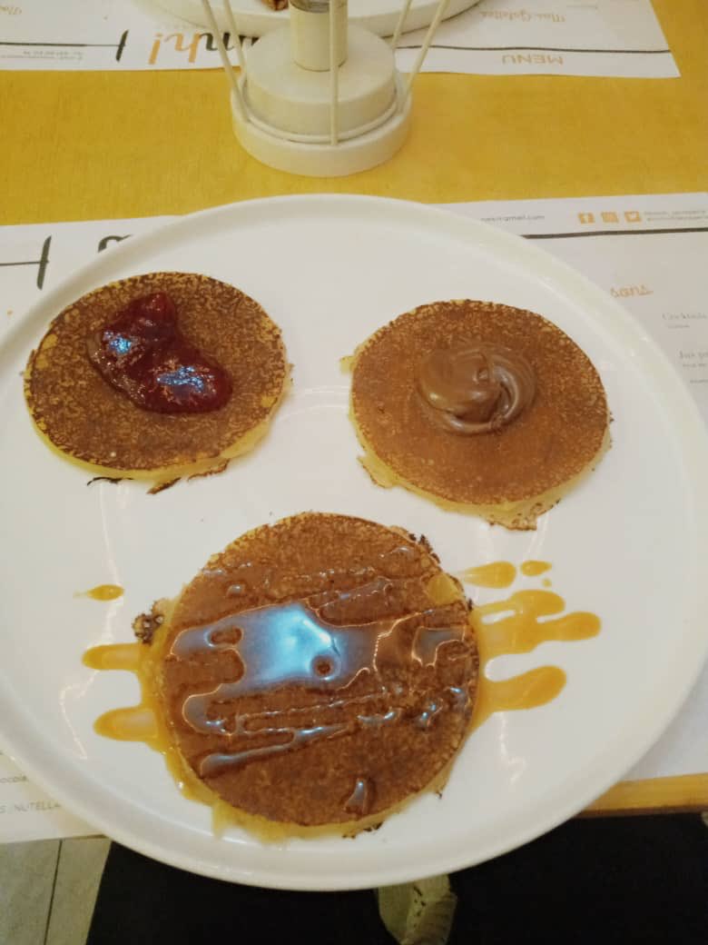 Alors <a href="/VKTabeth/">Maman Kamite</a> mon binôme <a href="/CaroleTchameni/">Tchameni Carole</a> et moi nous étions chez <a href="/MLacreperie/">Mmmh_lacrêperie</a> pour découvrir des explosions de saveurs .... Good 😋 🤤 

Bon week-end les amis !