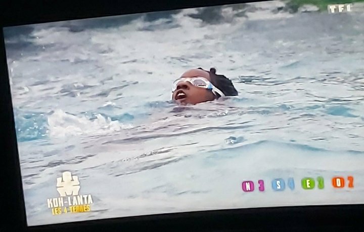 On Twitter Hadja Le Premier Jour Alexandra C Est Un Boulet Hadja Pendant L Epreuve De Confort Kohlanta2020