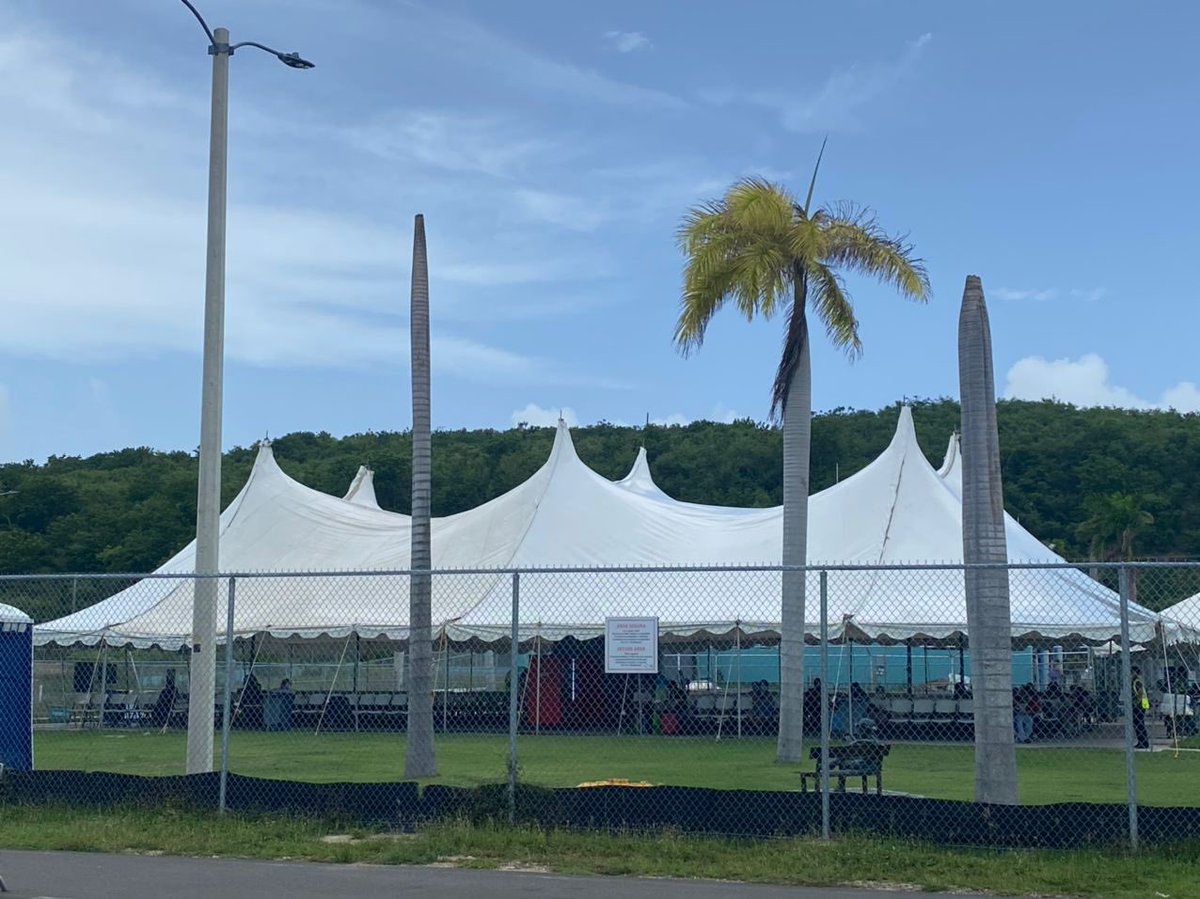 TranspMaritimo's tweet photo. @yovelezarcelay Saludos @yovelezarcelay. Esa no es el area de espera de ATM. Es el area de espera de Charlie Jeep Rental. El area de espera del terminal de Ceiba es bajo la carpa justo de frente donde atracan las embarcaciones. Adjunto foto de referencia https://t.co/pjKBNyVKyh