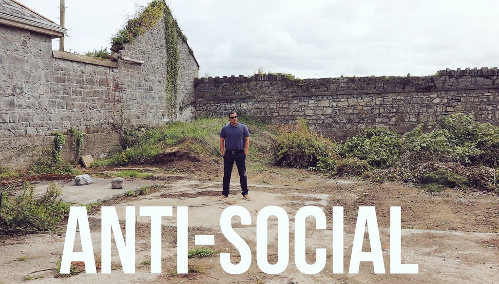 'Anti-Social'

youtu.be/hCg7aCfDsyo