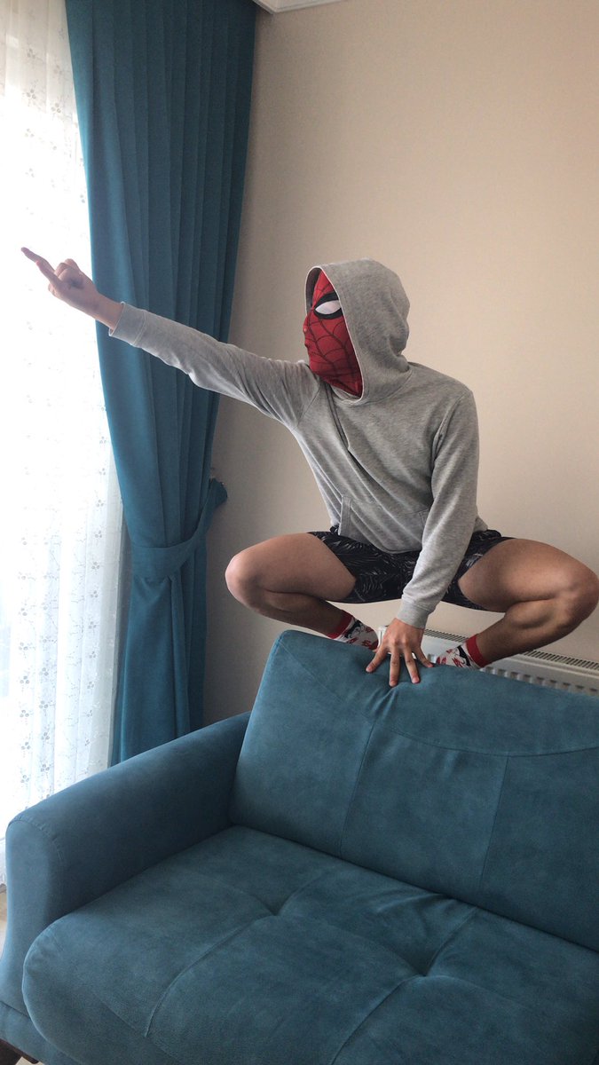 Annem: 20 yaşına geldin artık düzgün davran

Ben: