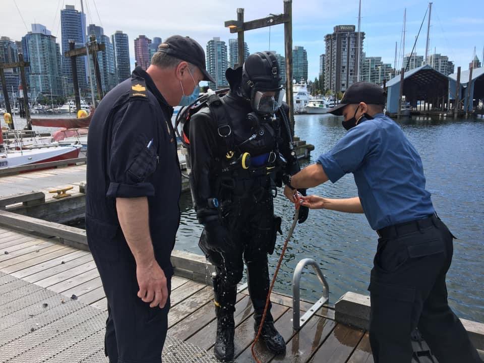 Comd_NAVRES's tweet photo. DYK 650+ sailors were involved in training initiatives across the country this summer. Despite the COVID-19 environment, #NAVRES was active across Canada, teaching our members #HowToSailor
#BZ to all whose creative planning allowed us to #Navy on. https://t.co/Lbb8tBLzAB