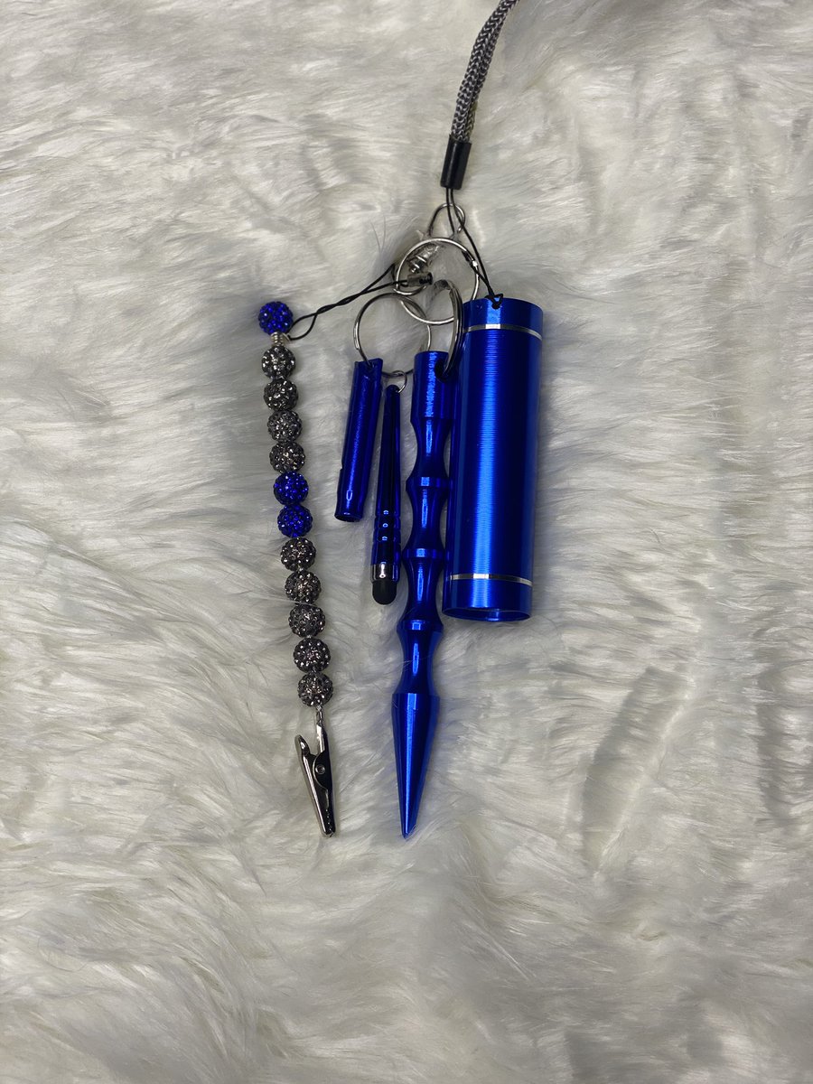 Itsjust__bella's tweet photo. My name is Lizzy im the owner of Honey Dip Accessories 🍯I got tired of making my son swipe my card at the gas pump so i figured out how to do it &amp; made it cute 🥰 Its A Card Grabber, self defense stick, Emergency whistle, LED flashlight &amp; Stylus. https://t.co/ltcR25JRfO https://t.co/MZEG2MOVQn