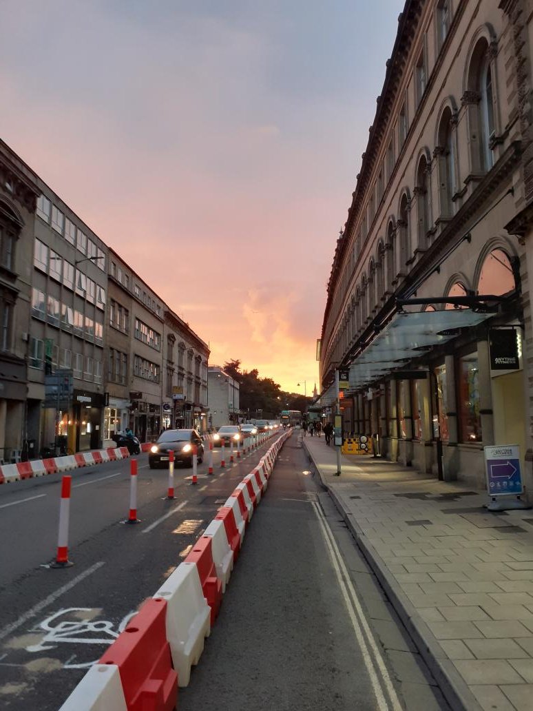 Max_Stockdale's tweet photo. Lovely #sunset in #Clifton in #bristol this evening. #commute on foot isn't so bad. #sunsetphotography  #bristoltriangle https://t.co/RYHEqvRB4B