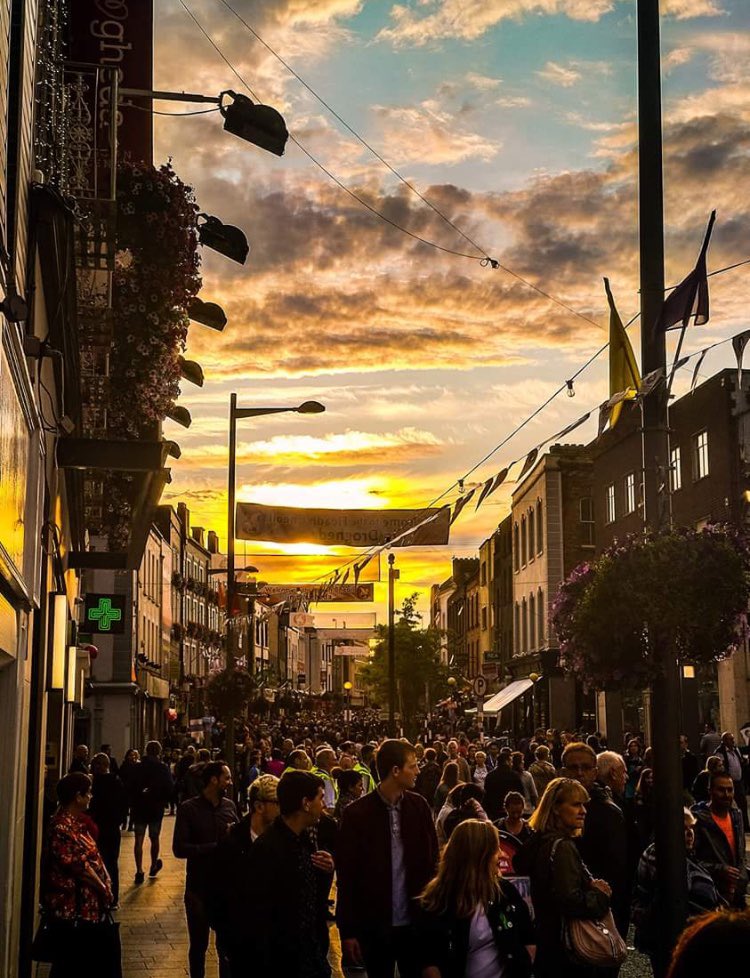 thepadraick's tweet photo. Hoping Cllrs of Drogheda Municipal District can carry motion 4 trial pedestrianisation of West St #drogheda. It takes visionaries 2 effect change, &amp; the fearful 2 extinguish opportunity. Best of luck bringing this over the line 4 @VisitDrogheda1 it’s people, &amp; businesses pls RT https://t.co/E1nOJtwvHr