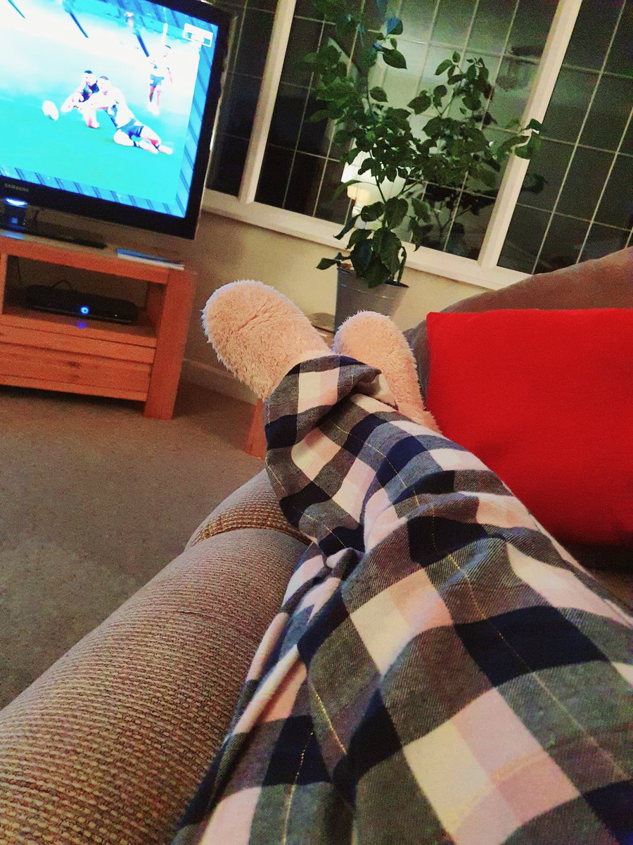 Can't beat a pyjama night! Pedro watching the rugby, I'm stuck into my book and Jeff, our home grown chilli plant is flourishing in the background.

Happy Friday! #snug #winteriscoming #darknights
