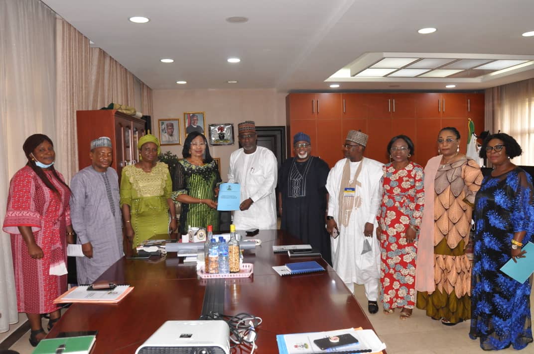 FMWR_Nigeria's tweet photo. The Permanent Secretary  Mrs. Ekaro Comfort on behalf of the Committee on Assessment of the Structure and Personnel Needs of the Ministry today submitted her Report to the HMWR @SHadamufnse, FAEng in his office. https://t.co/b5qRkN49OS