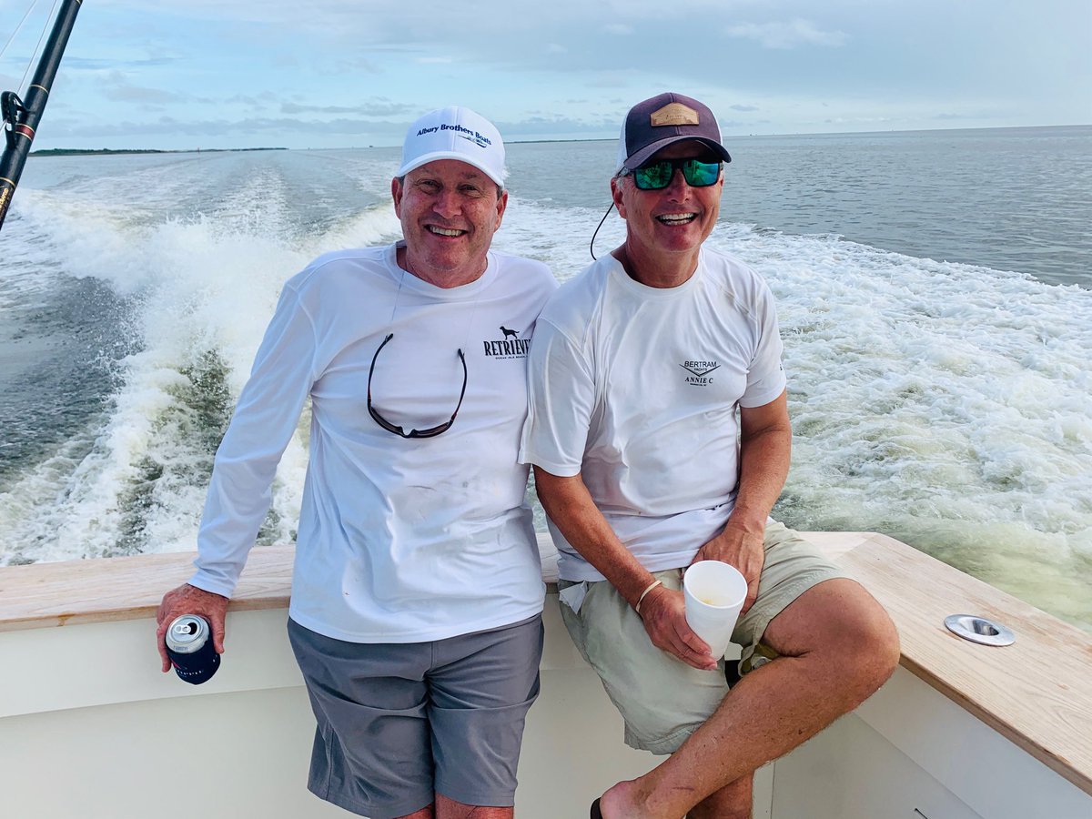 Retriever32's tweet photo. #fishingpartners https://t.co/uX87mdY0wv