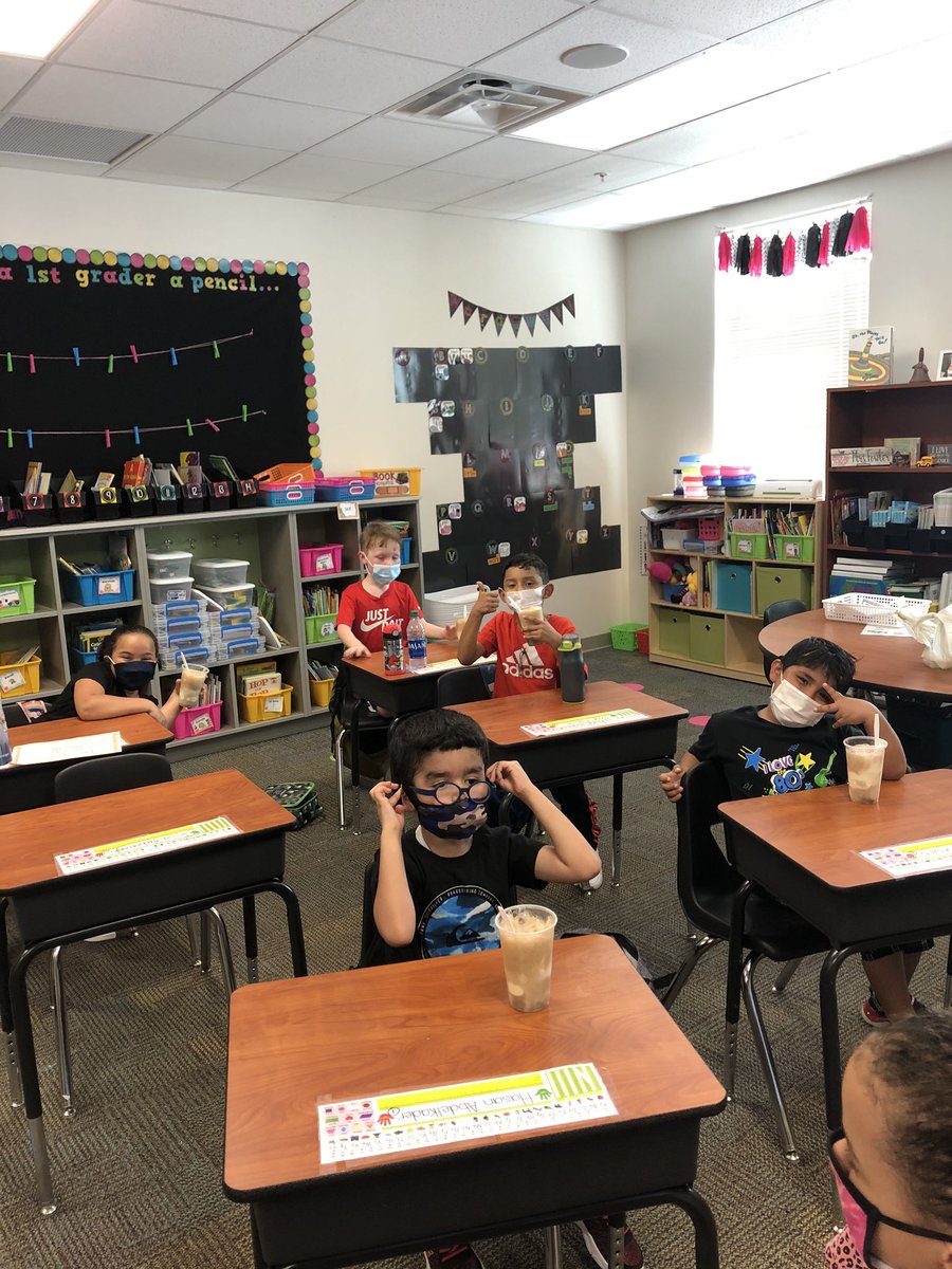 abfowler14's tweet photo. We’ve been learning about Matter.. what better way to see solid, liquid and gas than having coke floats in class!!! @ClaySpringsOCPS #sciencematters #teachinglittles #firstgraderocks #makelearningfun #sugarhigh #parentssaidyes https://t.co/gsNmUeY5sn