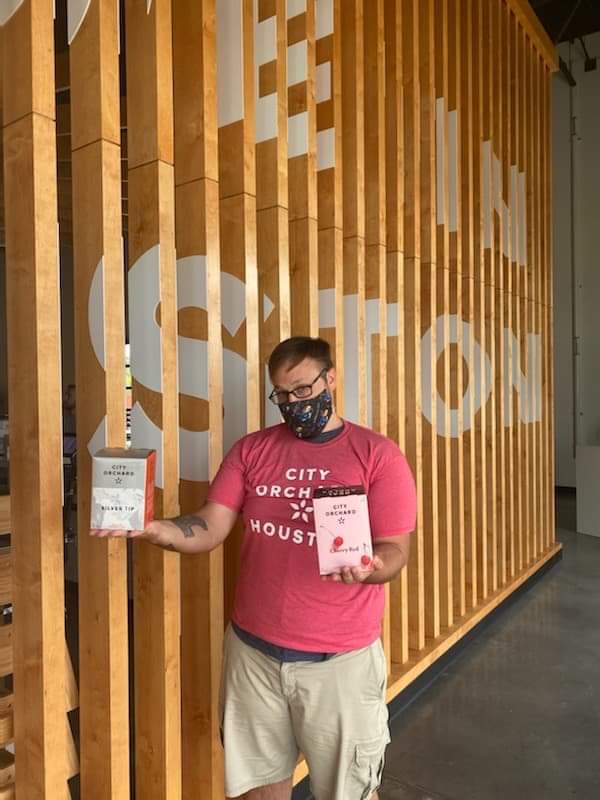 CollectiveTexas's tweet image. Thank you to @cityorchardhtx  for donating 2 4 packs and a tshirt to our giveaway!!!!  Also this pic is amazing!  #houstonbeerrun