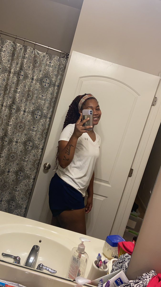 leishwitdajuice's tweet photo. Happy National College Color day !!! 💙💛Y’all know who I’m reppin !!! #waketechspirit @waketechwbb https://t.co/rfJ7u7f7po