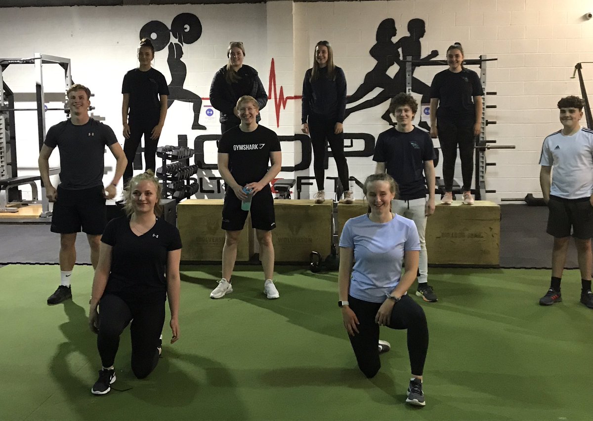 _JonathanHooper's tweet photo. Great to have the Rhondda Swim Squad in @HoopsFitness tonight after a 5 month break #foundationalstrength ππ»ββοΈπββοΈ https://t.co/gGBt30oGRj