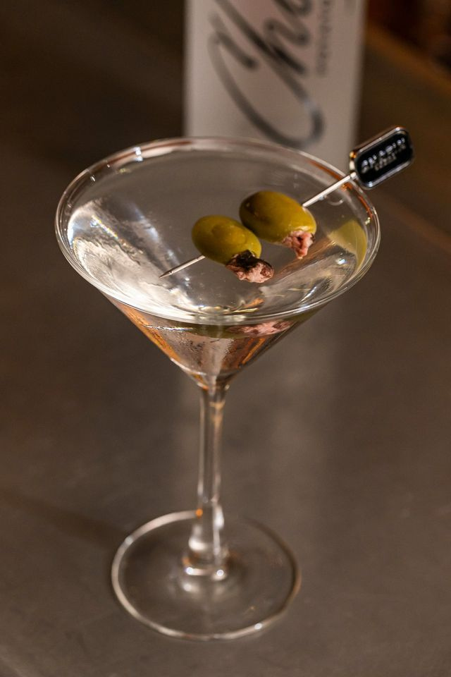SideDoorCH's tweet photo. Meet us next door for martini time. #DirtyOrClean #SidedoorChicago #Chicago https://t.co/AqBT3vQeRX